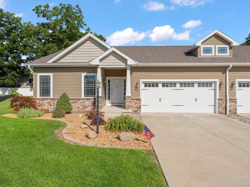 1806 Lake Ridge Court Mahomet IL 61853