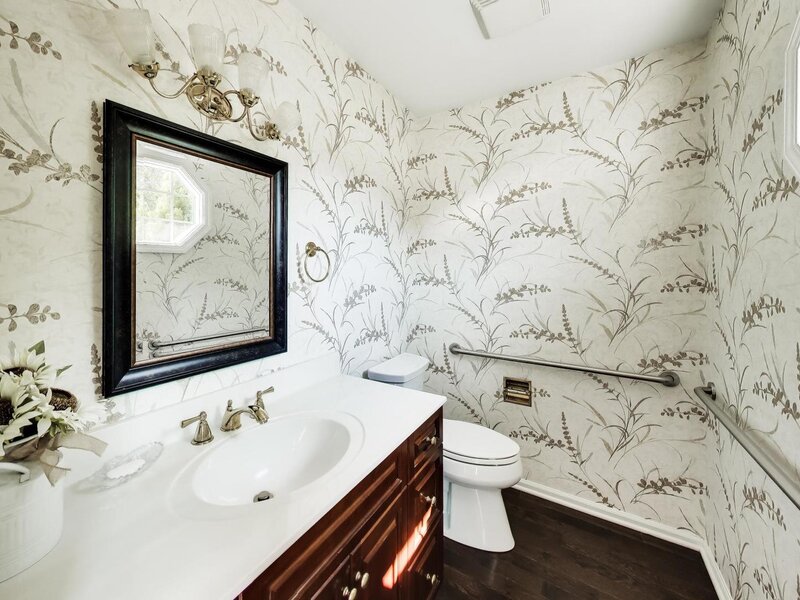 1204 Garfield Avenue Libertyville IL 60048