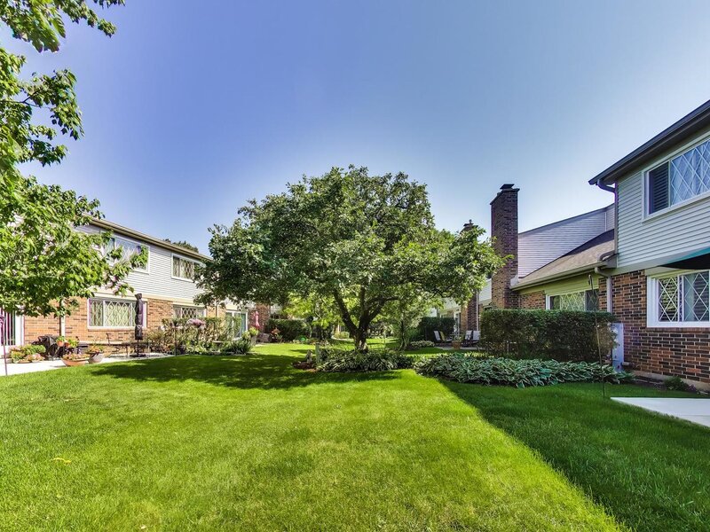 1204 Garfield Avenue Libertyville IL 60048