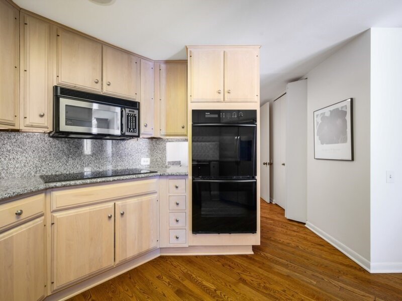 950 N Michigan Avenue Chicago IL 60611