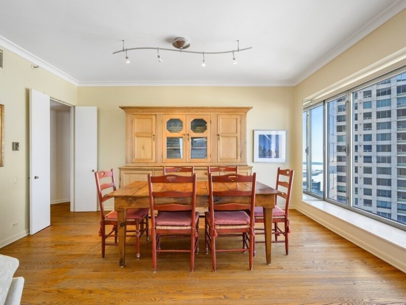 950 N Michigan Avenue Chicago IL 60611