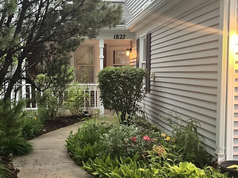 1827 Pebble Beach Circle Elk Grove Village IL 60007