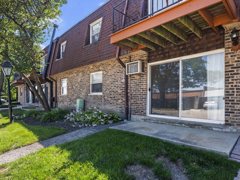 765 Grove Drive Buffalo Grove IL 60089