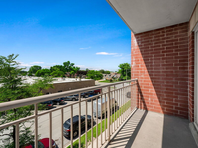 9864 Leland Avenue Schiller Park IL 60176