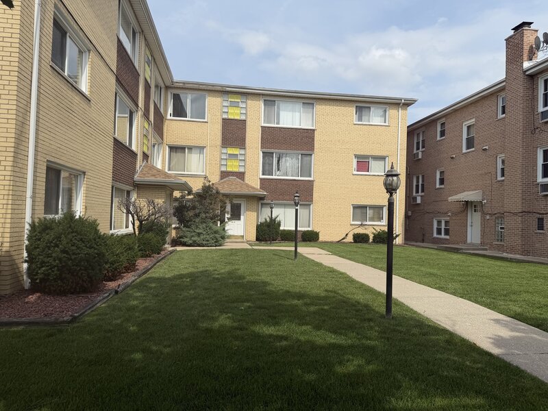 6313 S Oak Park Avenue Chicago IL 60638
