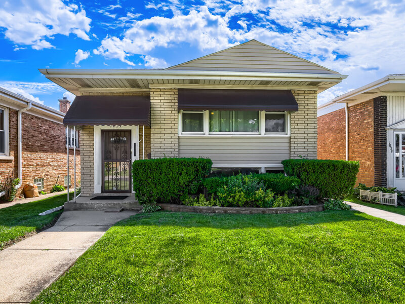 1037 31st Avenue Bellwood IL 60104