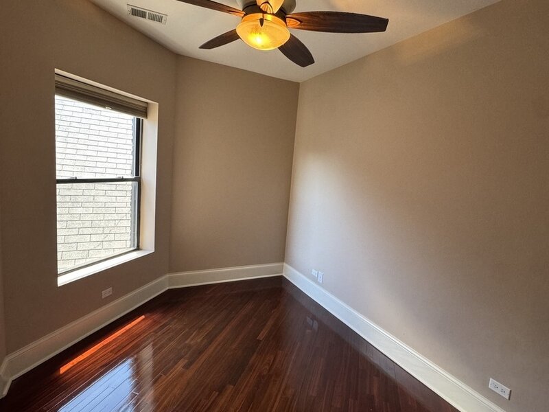4819 S Prairie Avenue Chicago IL 60615