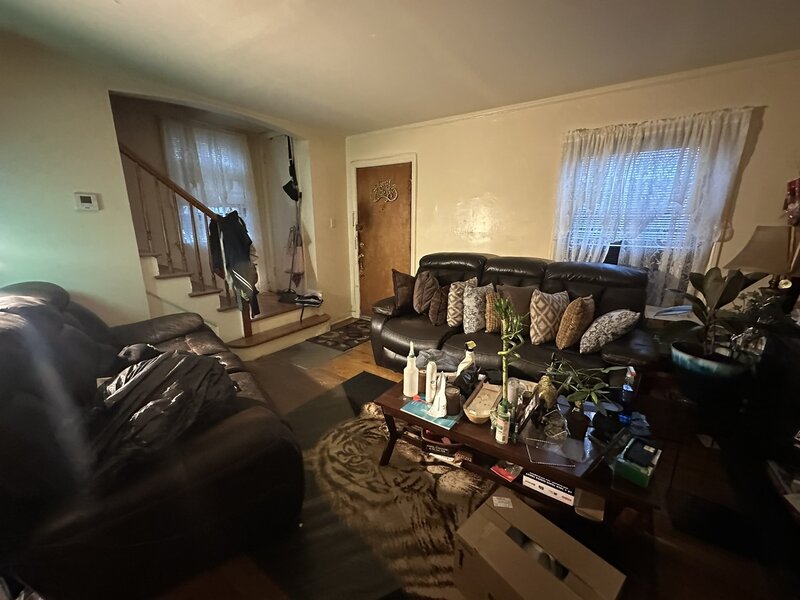 9742 S Hoxie Avenue Chicago IL 60617