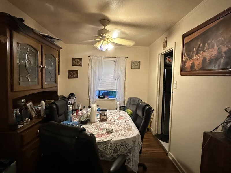 9742 S Hoxie Avenue Chicago IL 60617