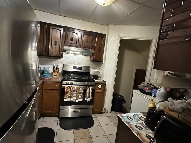 9742 S Hoxie Avenue Chicago IL 60617