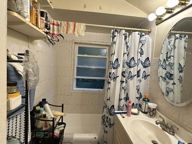 9742 S Hoxie Avenue Chicago IL 60617