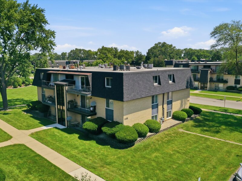 11132 S 84th Avenue Palos Hills IL 60465