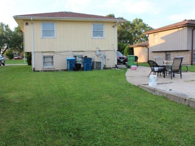 911 E 152nd Street Phoenix IL 60426