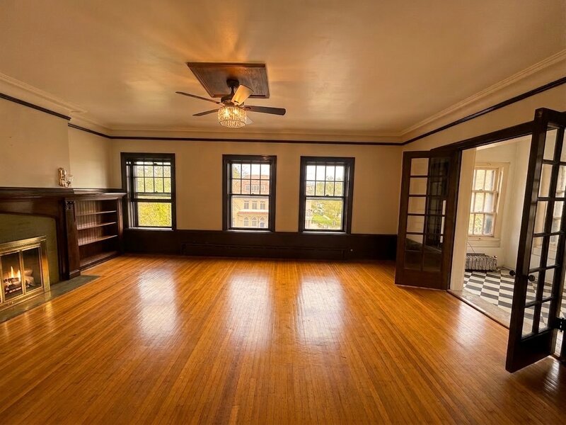 953 E Hyde Park Boulevard Chicago IL 60615