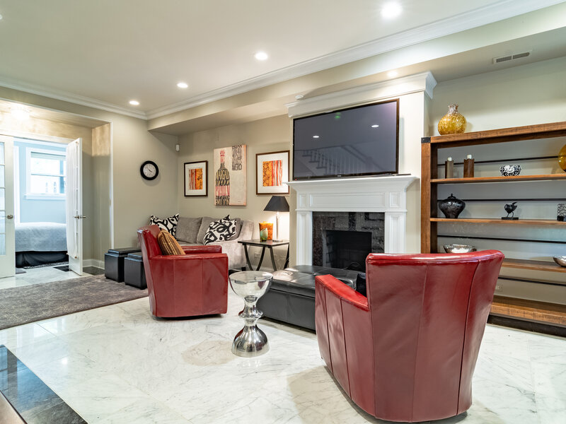 111 W Elm Street Chicago IL 60610