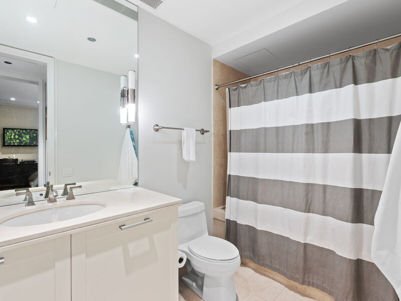 159 E Walton Place Chicago IL 60611
