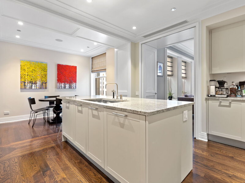 159 E Walton Place Chicago IL 60611