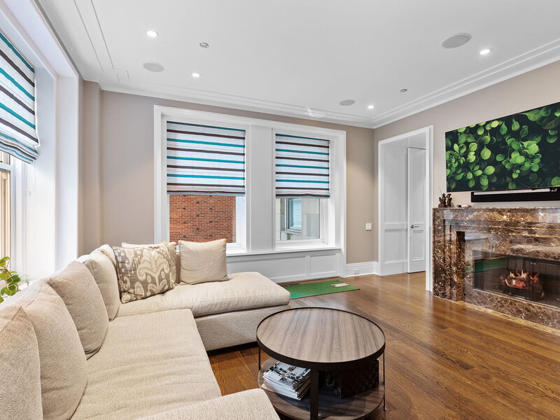 159 E Walton Place Chicago IL 60611