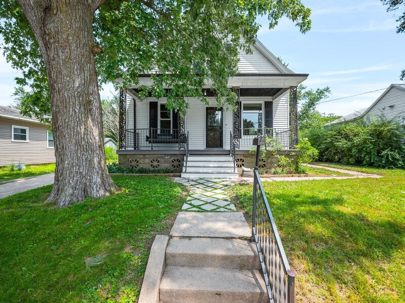 1108 S Clayton Street Bloomington IL 61701