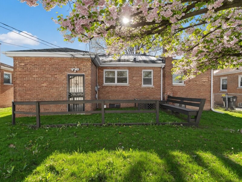 752 E 164th Street South Holland IL 60473