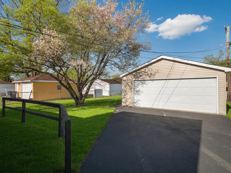 752 E 164th Street South Holland IL 60473