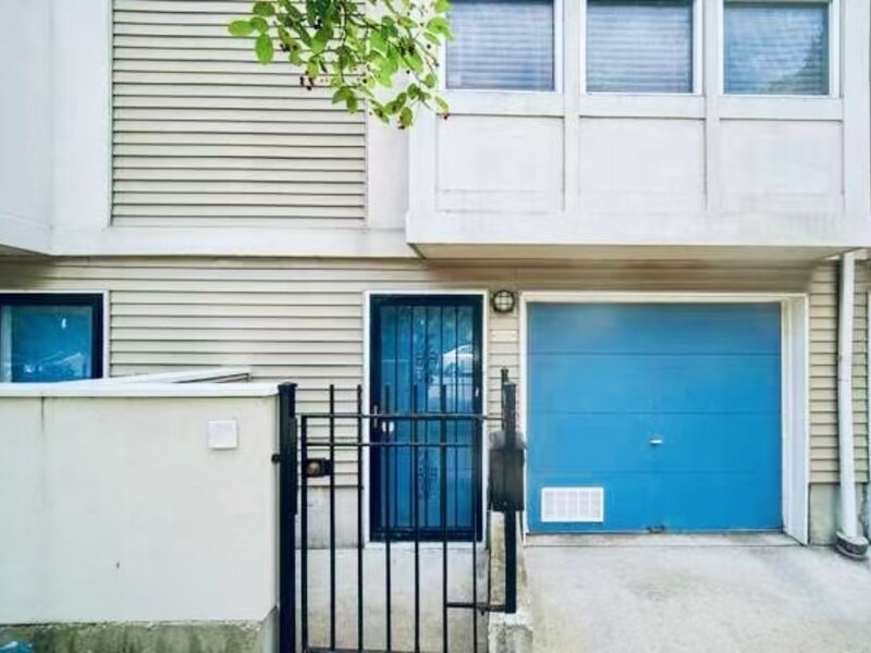 1009 E 61st Street Chicago IL 60637