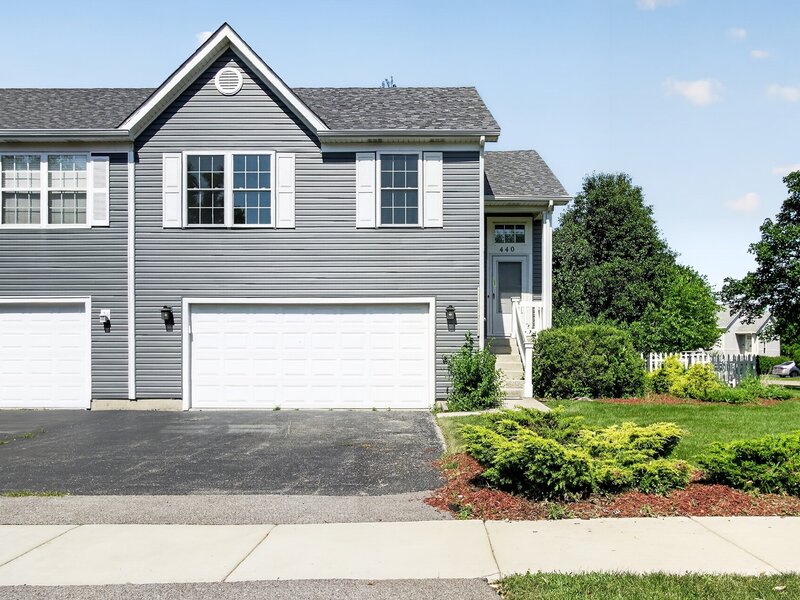 440 Newport Circle Oswego IL 60543