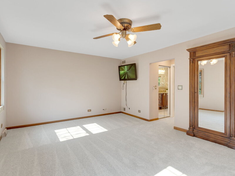 161 Jackson Lane Bloomingdale IL 60108