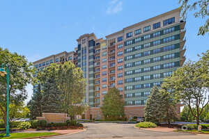 Photo of 6420 Double Eagle Drive Woodridge IL 60517 Unit 905