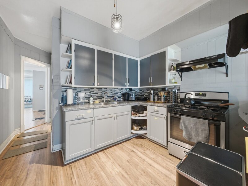 1534 E 73rd Place Chicago IL 60619