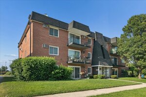 Photo of 12850 Crestbrook Court Crestwood IL 60418 Unit 7