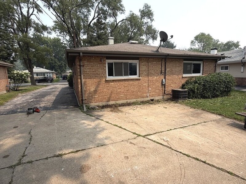 1326 Imperial Avenue Calumet City IL 60409