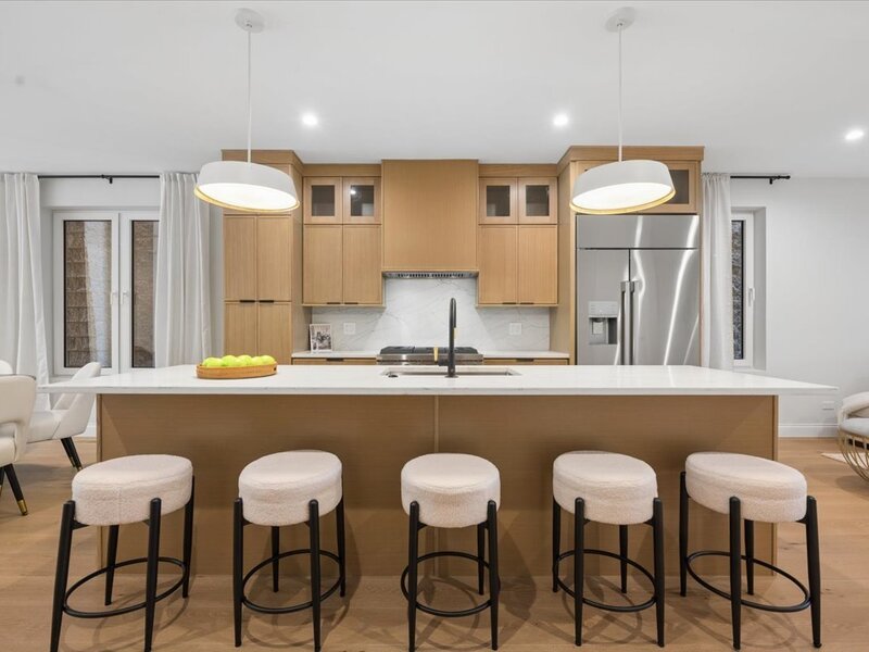 3739 N Clifton Avenue Chicago IL 60613