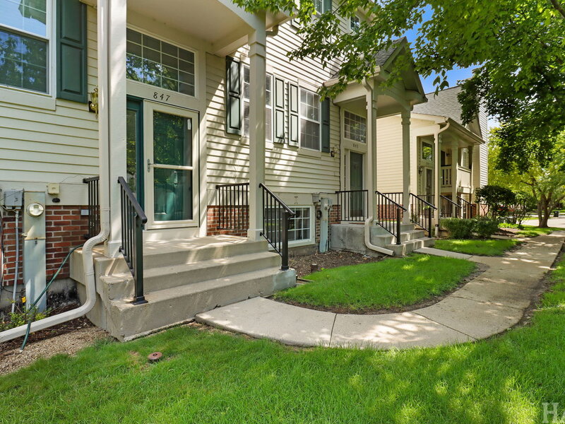 847 Essex Circle Grayslake IL 60030