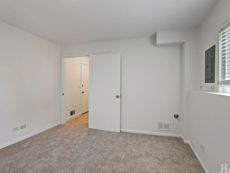 847 Essex Circle Grayslake IL 60030