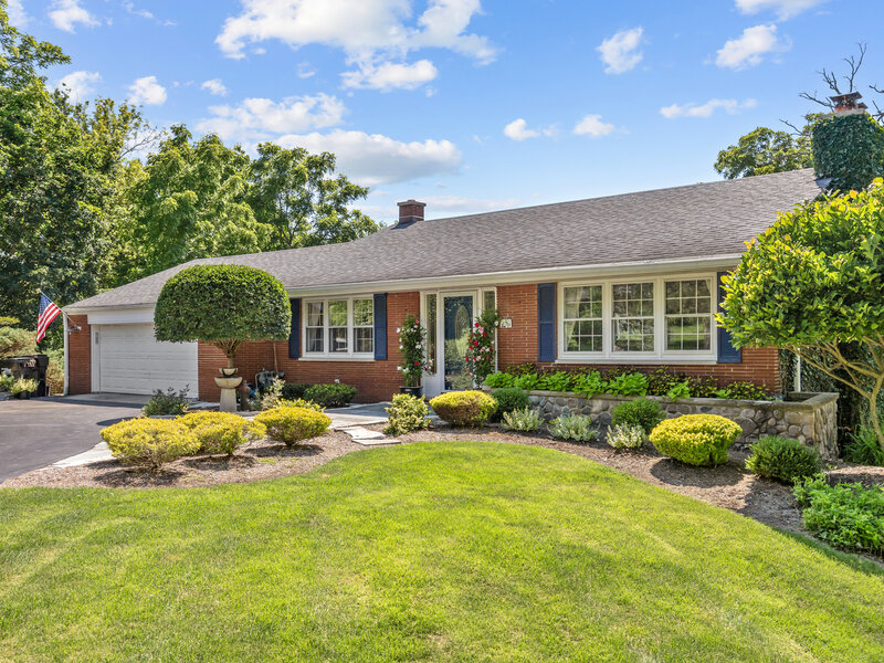 264 Biltmore Drive North Barrington IL 60010