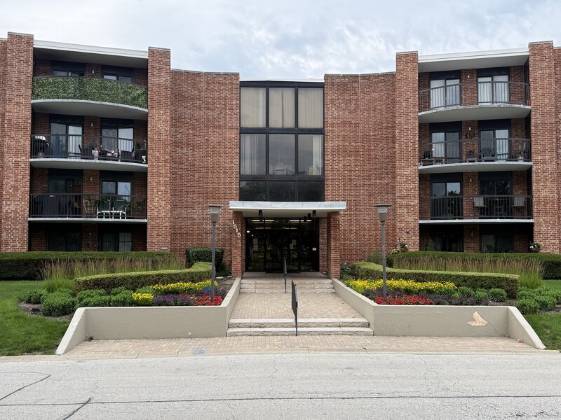 1515 Central Road Arlington Heights IL 60005