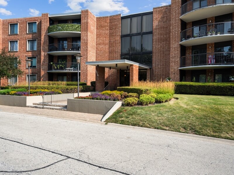 1515 Central Road Arlington Heights IL 60005