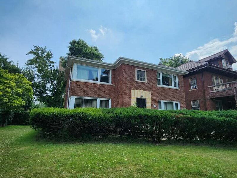 6723 S Euclid Avenue Chicago IL 60649
