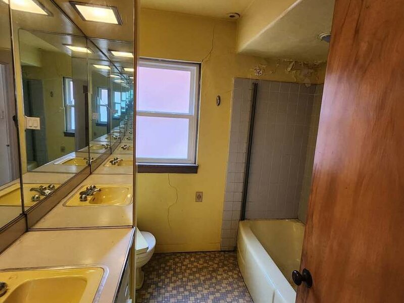 6723 S Euclid Avenue Chicago IL 60649