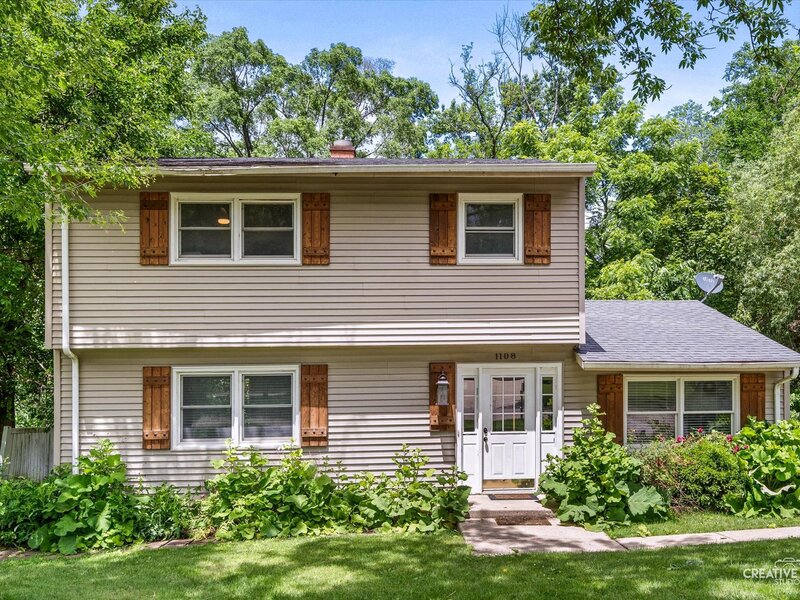 1108 Edwards Avenue St. Charles IL 60174
