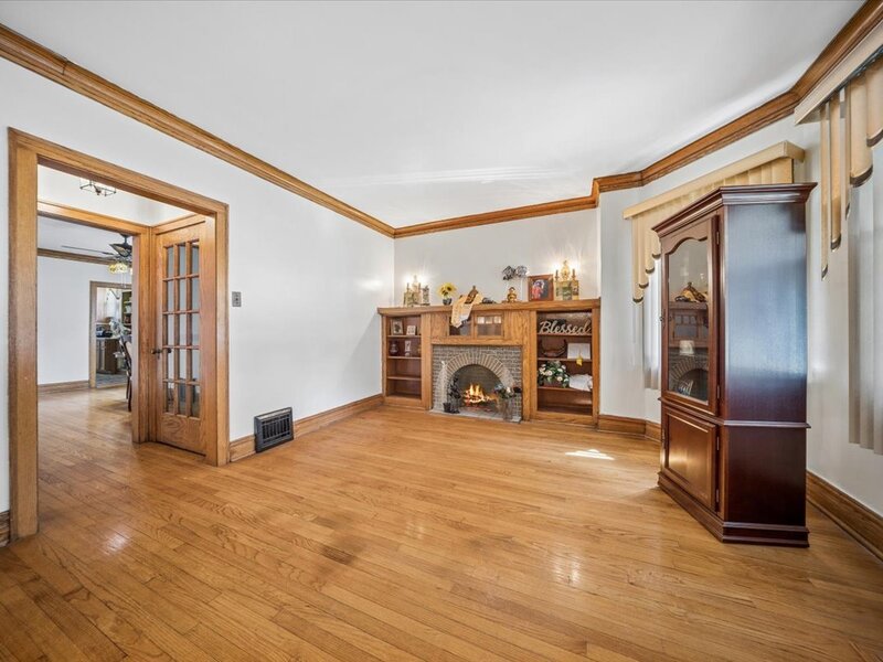 1637 S 10th Avenue Maywood IL 60153