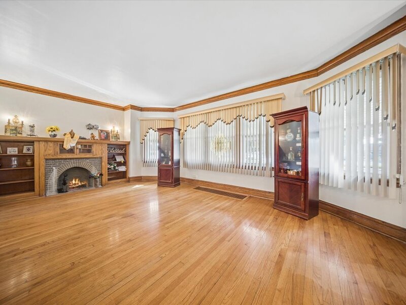 1637 S 10th Avenue Maywood IL 60153