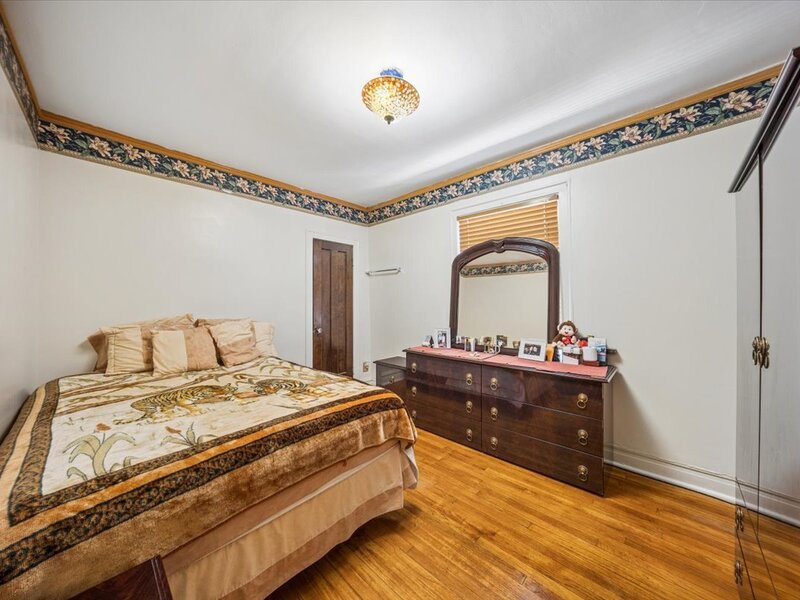 1637 S 10th Avenue Maywood IL 60153
