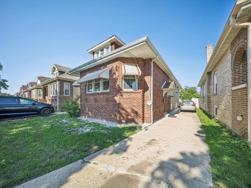 1637 S 10th Avenue Maywood IL 60153