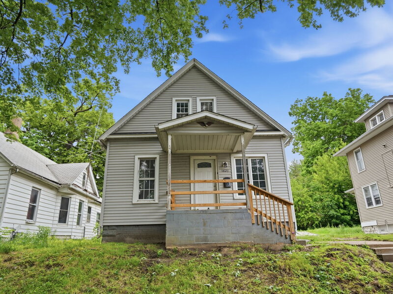 1621 14 1/2 Street Rock Island IL 61201
