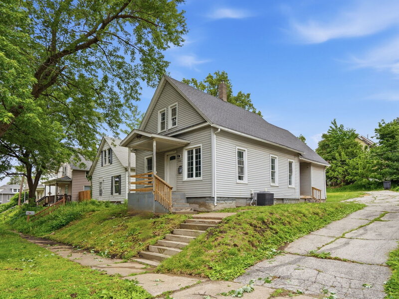 1621 14 1/2 Street Rock Island IL 61201
