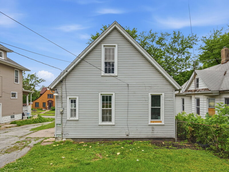 1621 14 1/2 Street Rock Island IL 61201