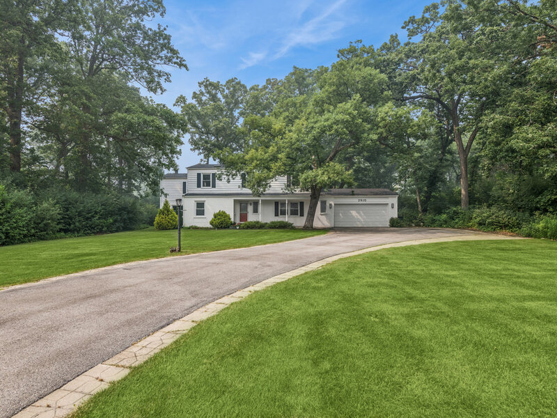 2910 Cherokee Lane Riverwoods IL 60015