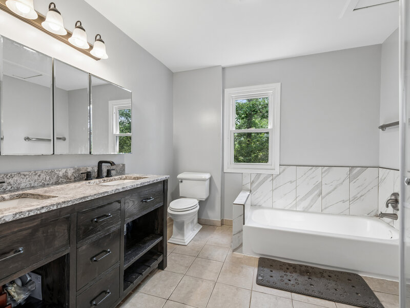 2910 Cherokee Lane Riverwoods IL 60015